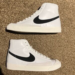 Nike Blazer Mid ‘77 WMS White/Black CZ1055-100 BRAND NEW Sz 7.5 100% Authentic